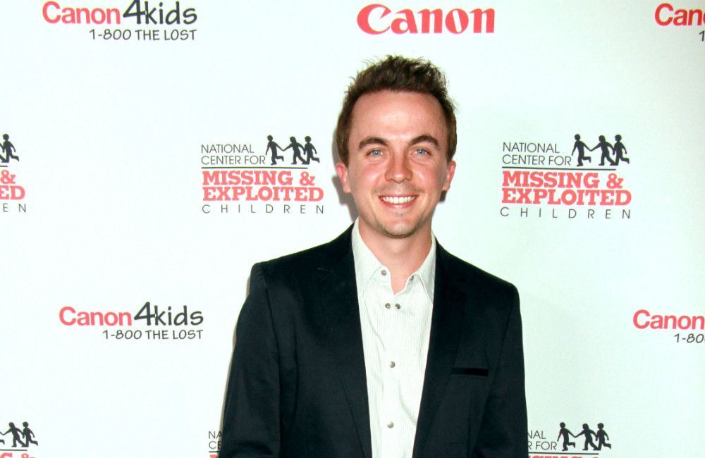 Frankie Muniz turned down hosting SNL so he could meet his childhood crush Amanda Bynes