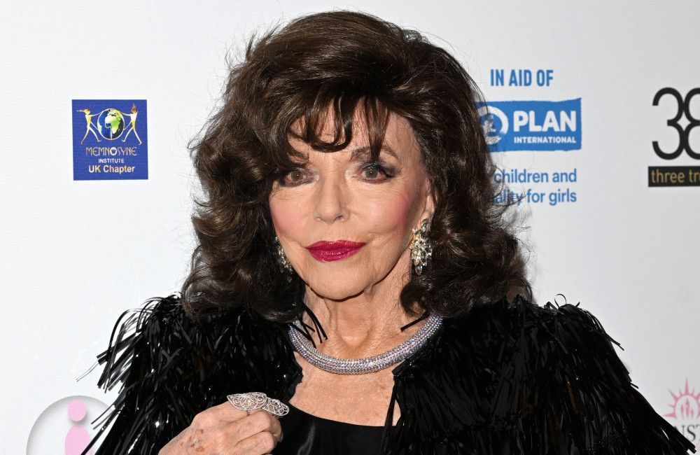 Dame Joan Collins ‘emocionada’ al ver casar a su único hijo