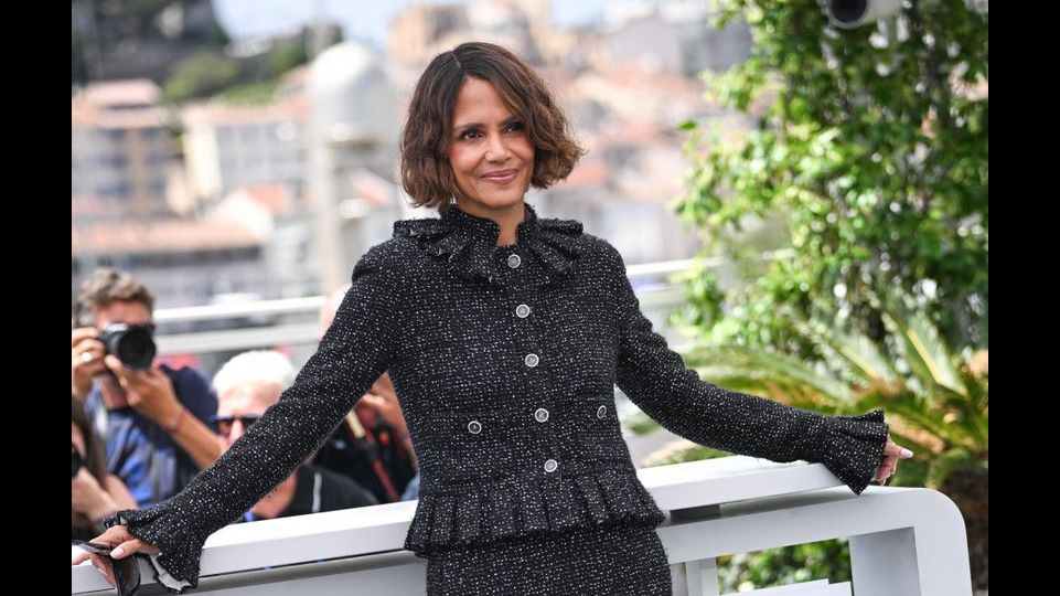 Halle Berry schämt sich bewusst nicht für ihr Alter