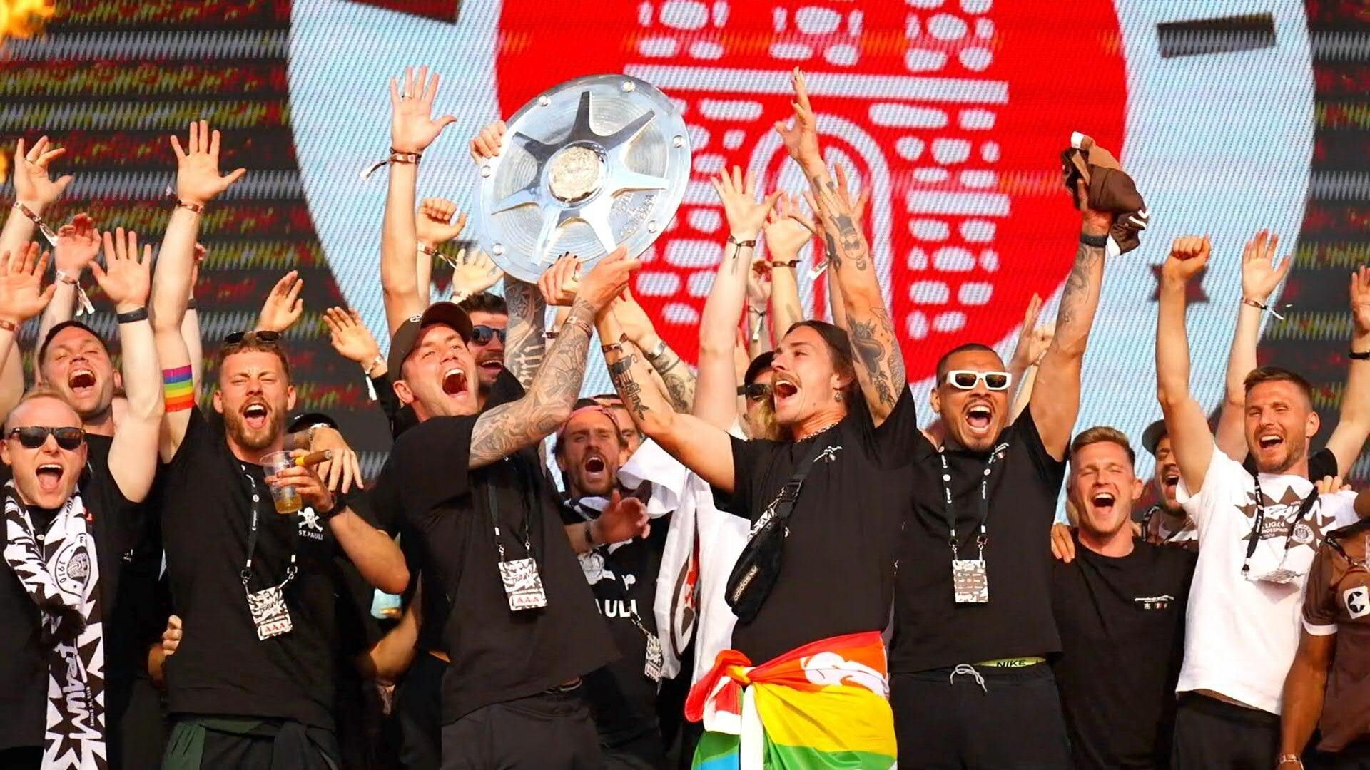 Party an der Reeperbahn: St. Pauli feiert die Zweitliga-Meisterschaft