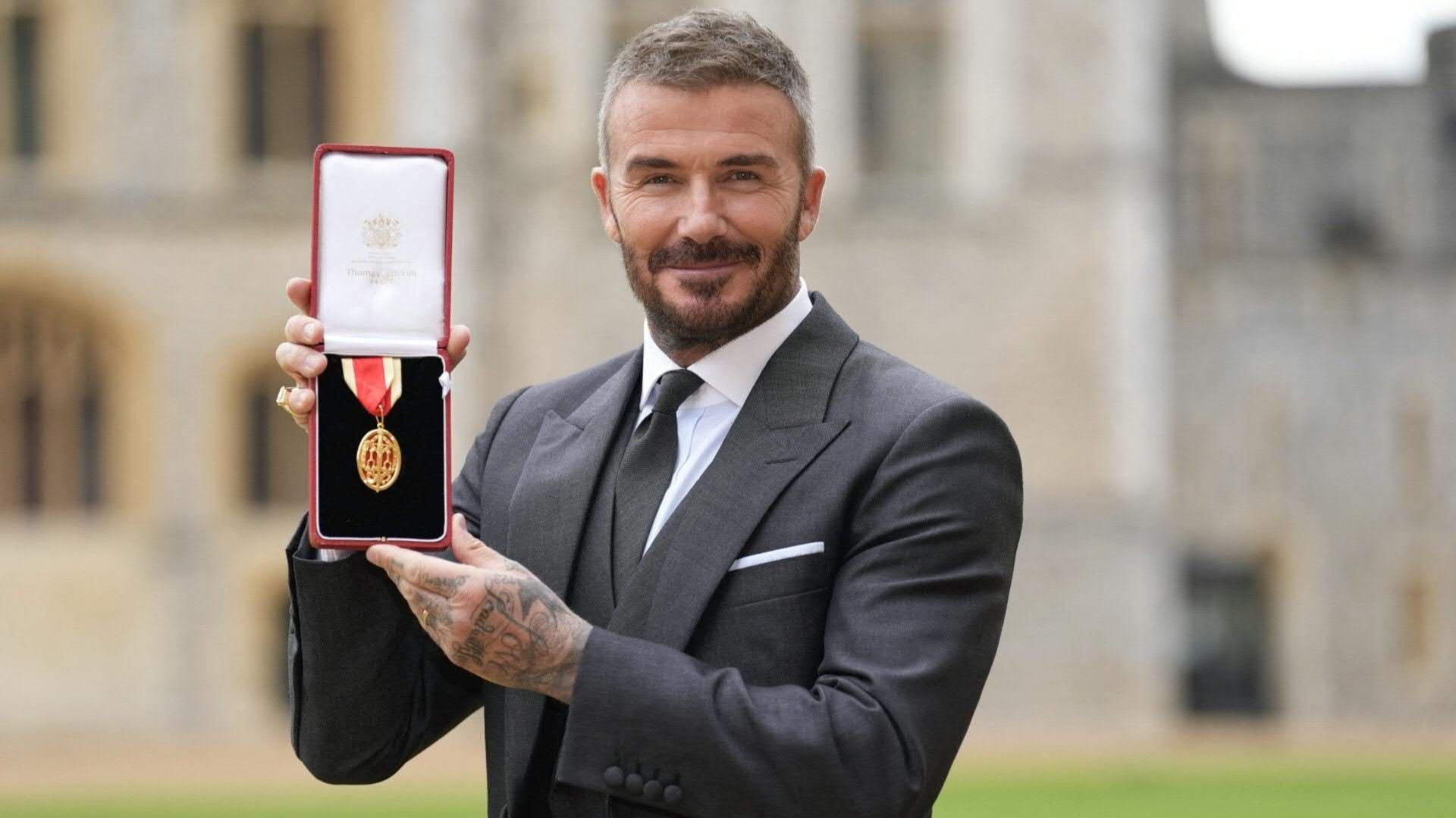 König Charles schlägt Beckham zum Ritter