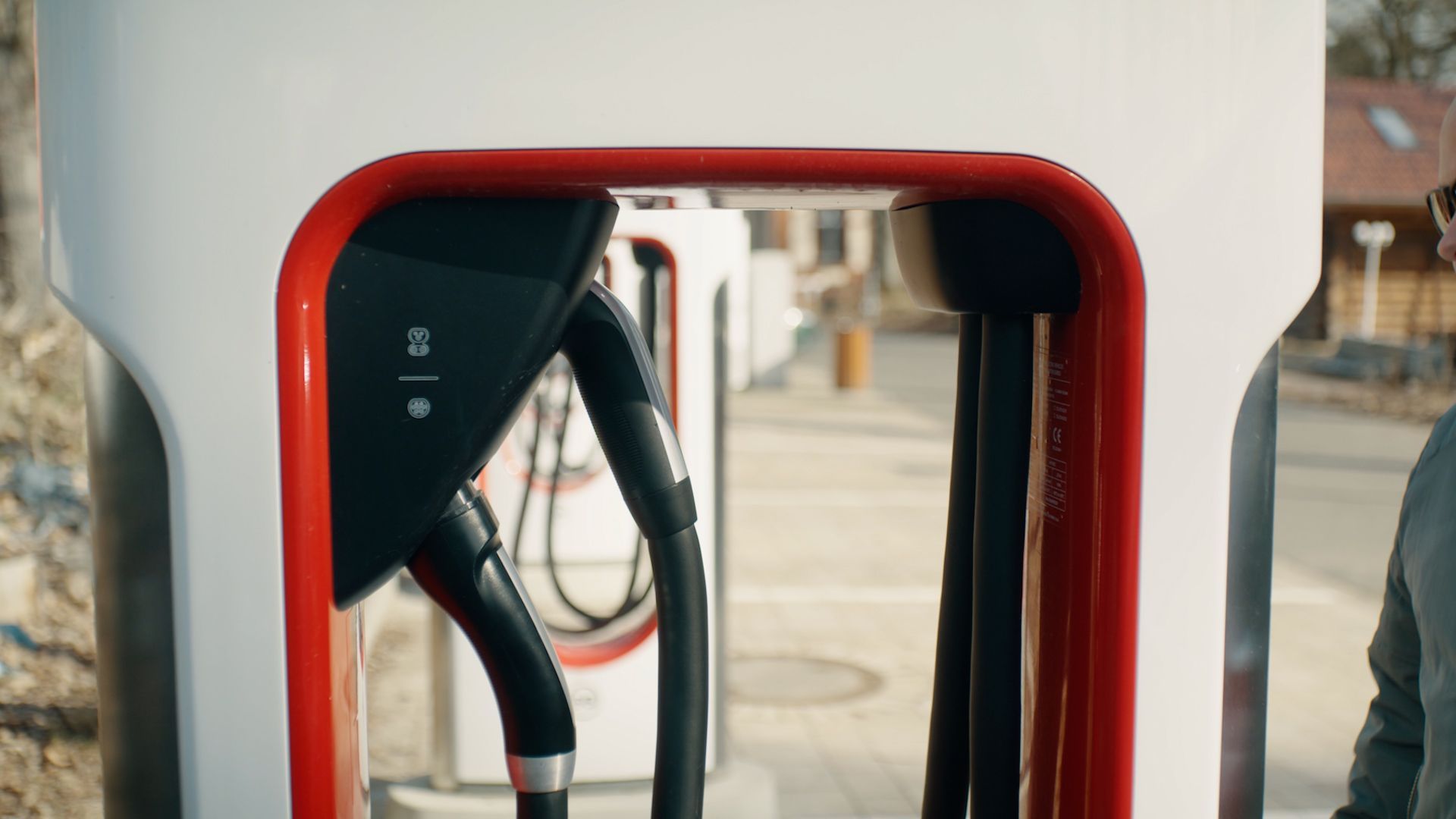 Kein Verbotsschild: E-Auto beim Laden einfach abgeschleppt
