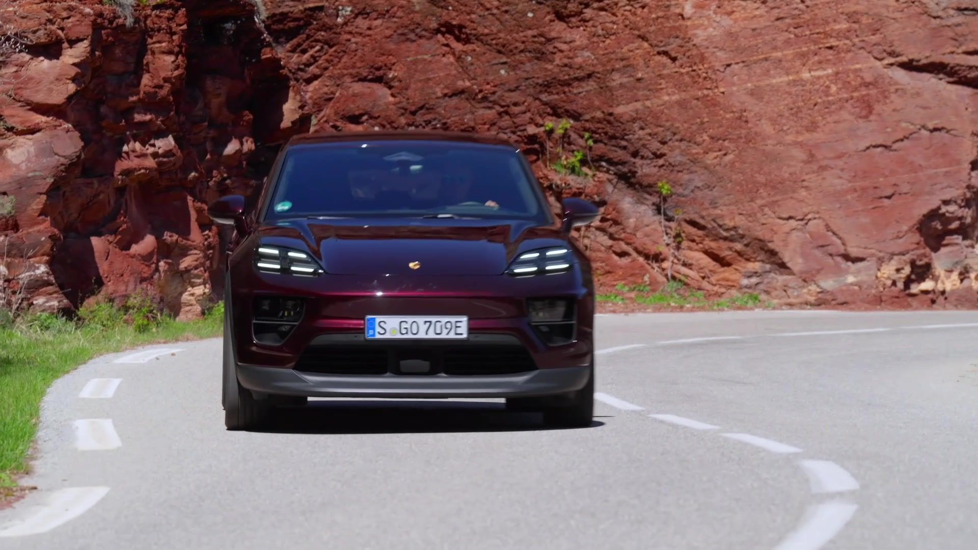 Macan setzt neue Maßstäbe - erstes vollelektrisches SUV von Porsche