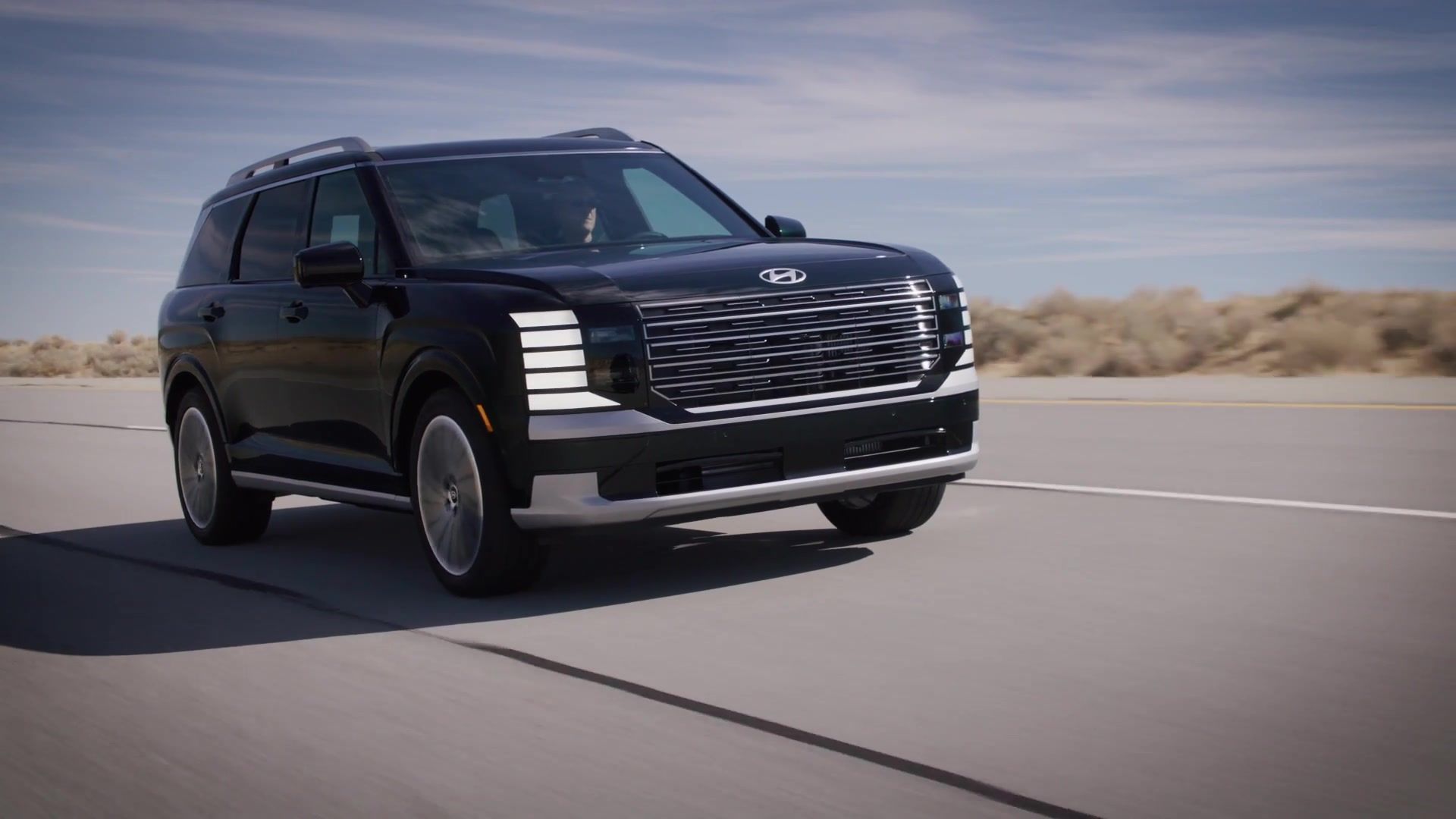 2026 Hyundai Palisade in Hybrid Calligraphy Driving Video