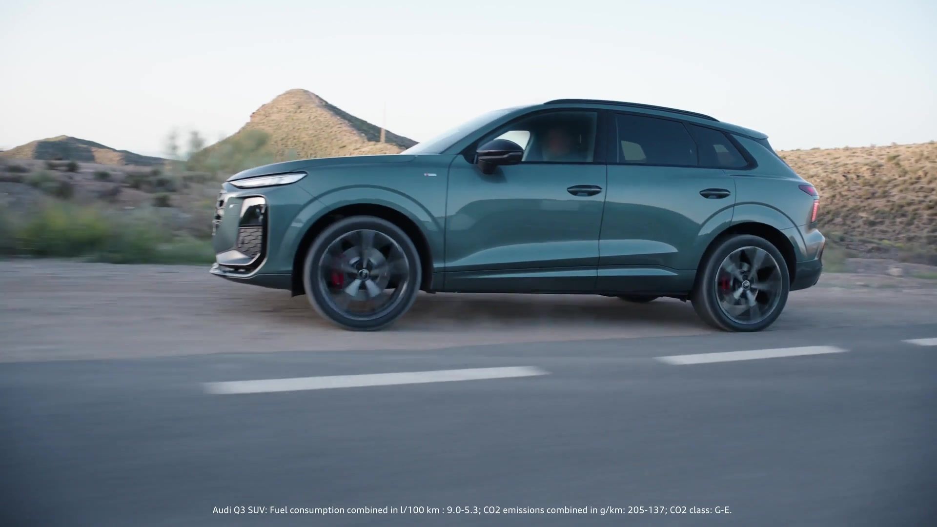 Audi Q3 SUV – Trailer (dynamic)