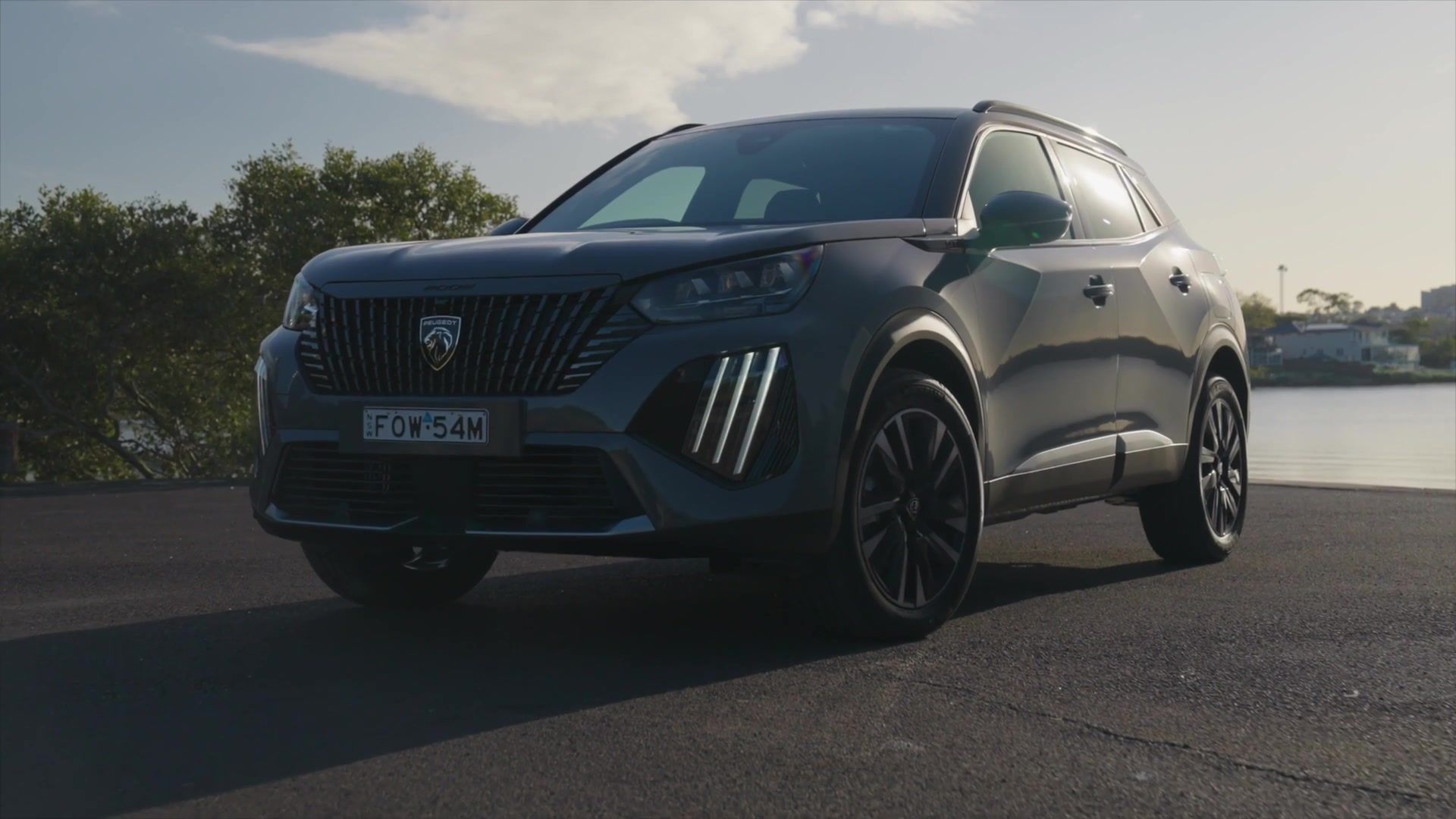 PEUGEOT 5008 GT Premium Hybrid SUV Design Preview in Grey