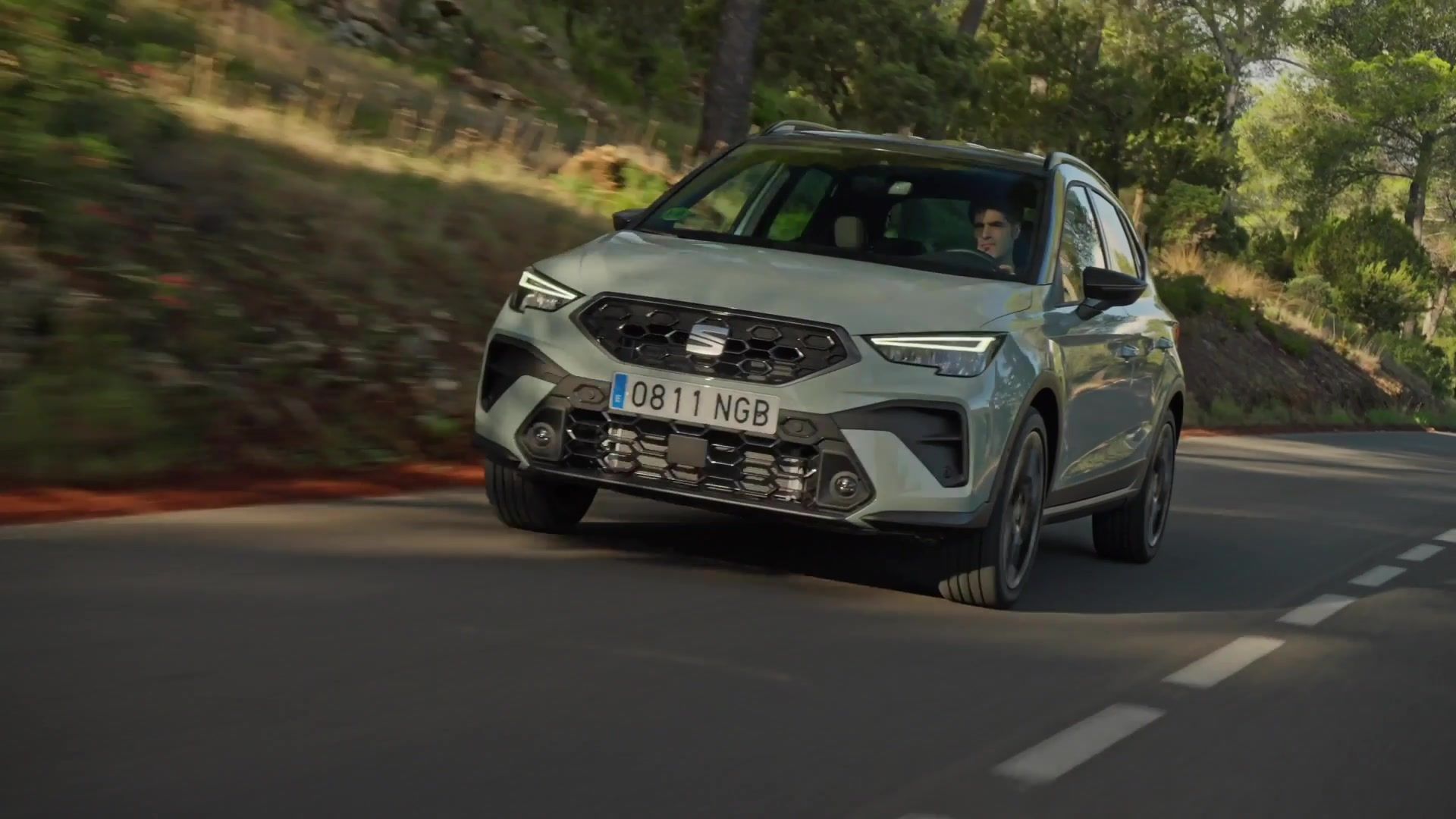 The new SEAT Arona Style Driving Video