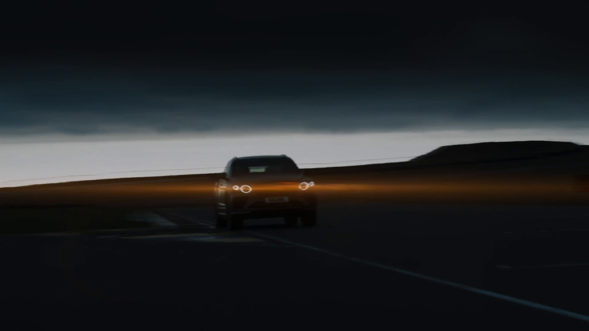 The black Bentley wings, the signature of the S Black Edition - The dark side of Bentayga