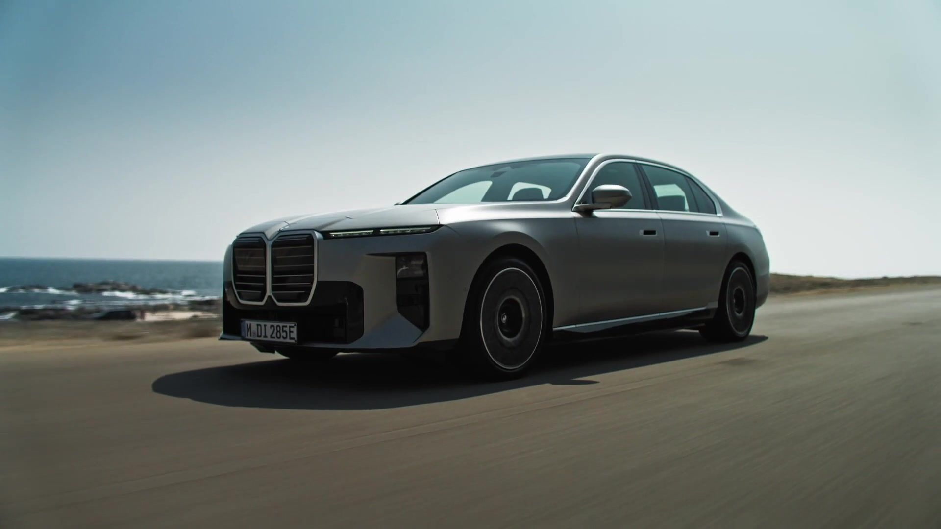 The new BMW 7 Series - BMW Panoramic iDrive and new BMW Passenger Screen open up new dimensions in entertainment and information