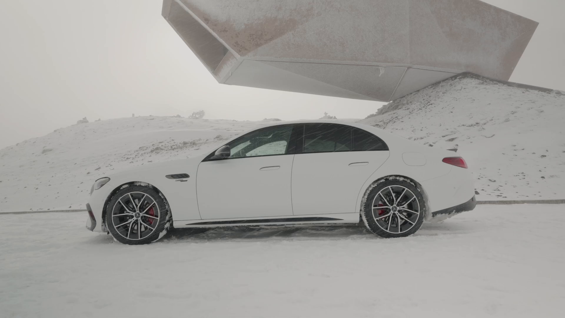 Performance und Effizienz in neuer Kombination - der Mercedes-AMG E 53 HYBRID 4MATIC+