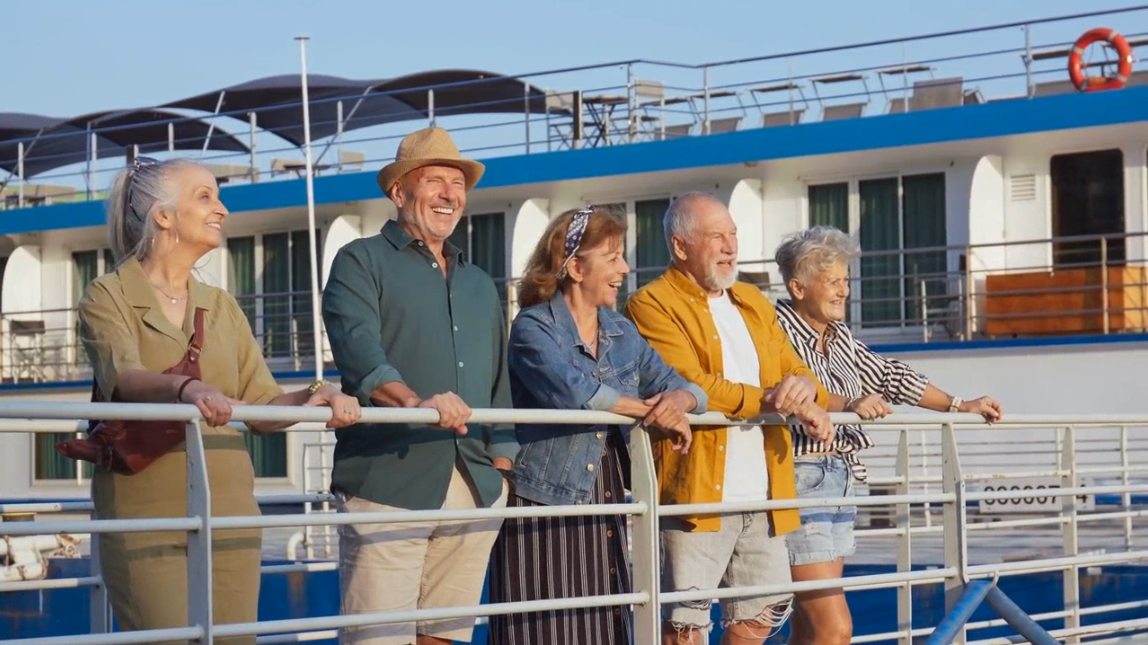 Rentnerehepaar lebt auf Kreuzfahrtschiff statt im Seniorenheim