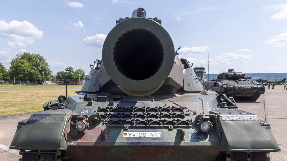 Enhanced Main Battle Tank (EMBT) in Kairo vorgestellt
