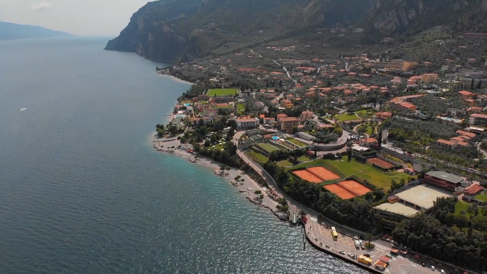 The Advantages of Camping at Lake Garda