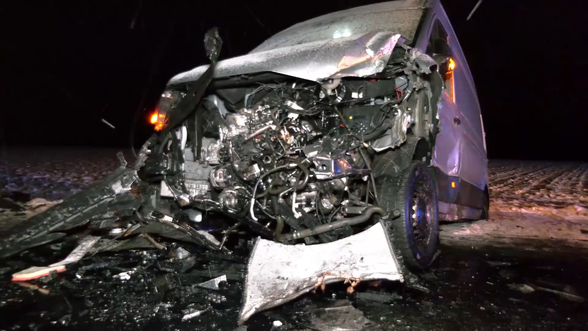 Schwerer Unfall auf B14: Auto kollidiert mit vier Fahrzeugen