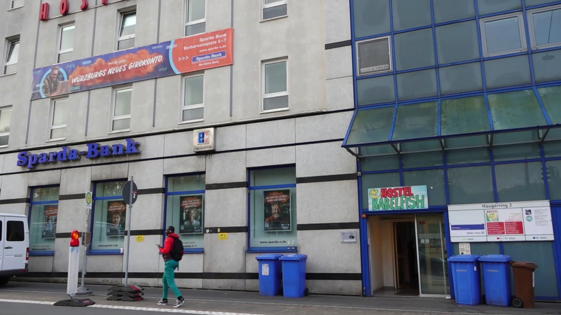 Hotelgast bei brutaler Attacke erstochen: Tödlicher Angriff mit Küchenmesser - Polizist im Interview