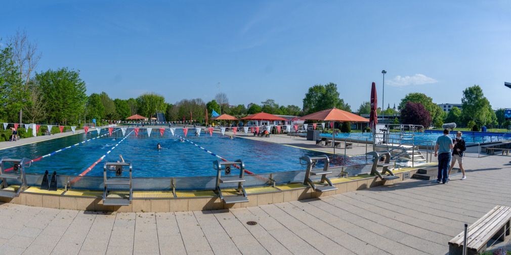 Saisonstart im Rosenbad - mit Anlauf ins frische Nass