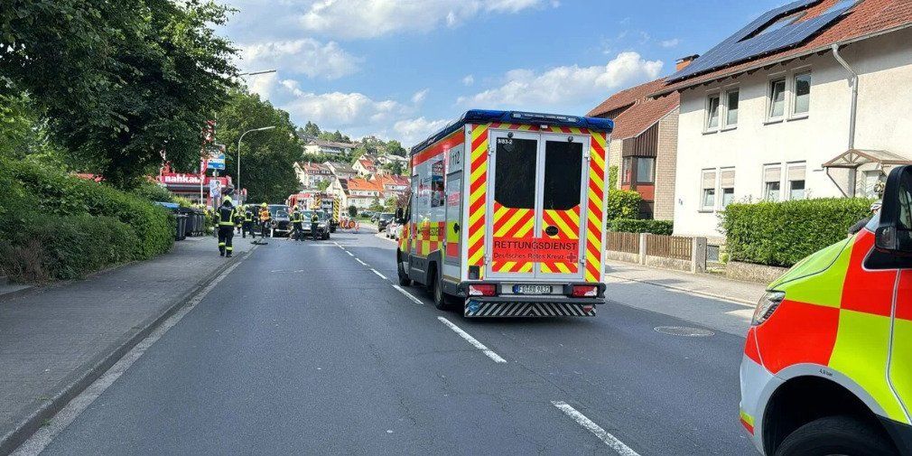 Zwei Pkw zusammengestoßen - drei Personen verletzt