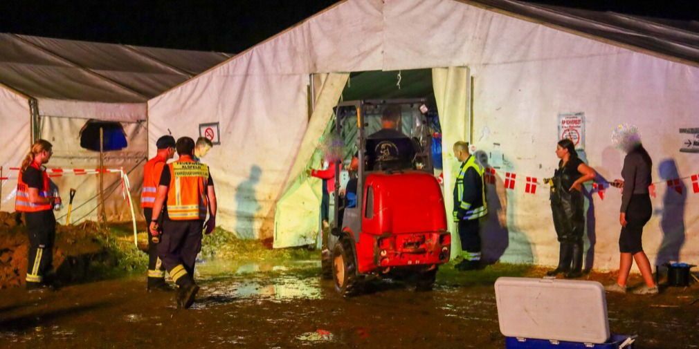 Reitanlage komplett unter Wasser