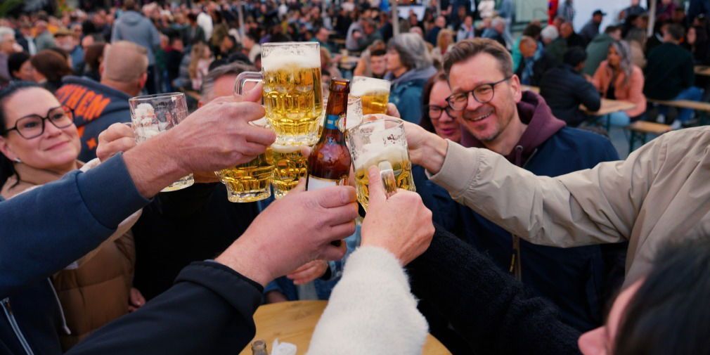 Mit traditionellem Fassanstich: OB Wingenfeld eröffnet feierlich das Stadtfest