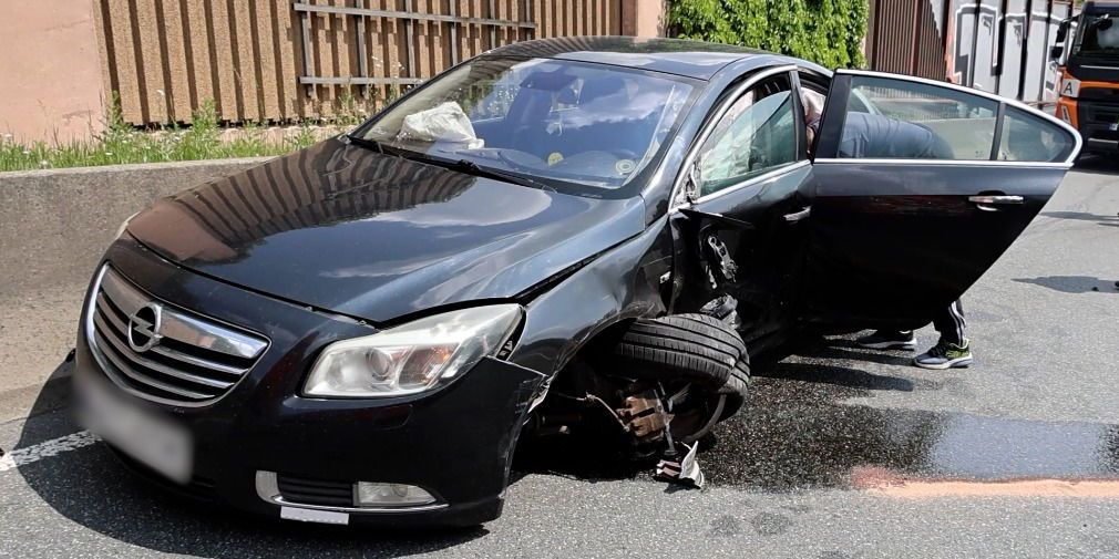 Video: Vollsperrung der B27 nach Unfall mit Lkw-Geisterfahrer
