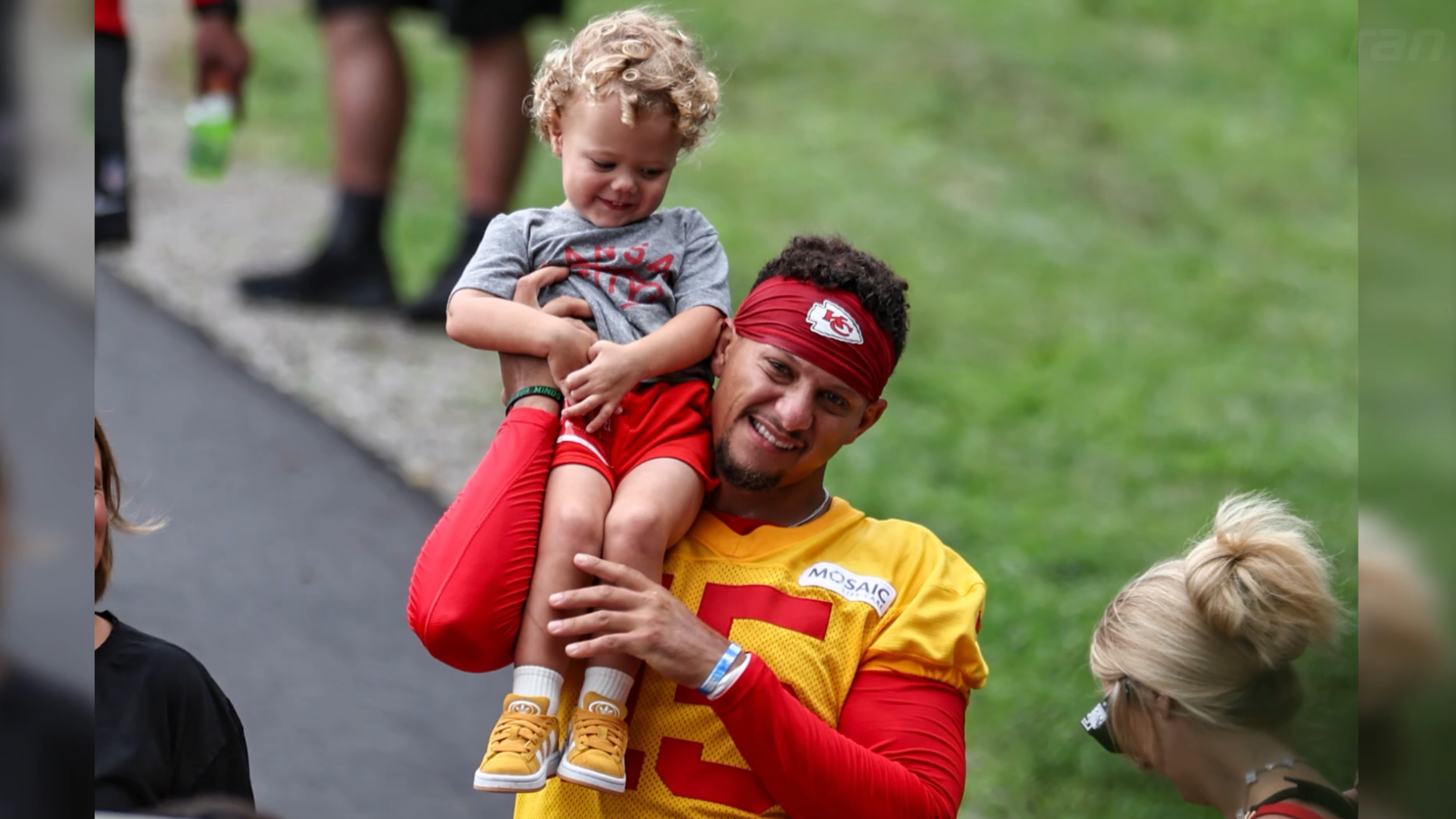 NFL: Patrick Mahomes mit inspirierender Botschaft an jungen Fan