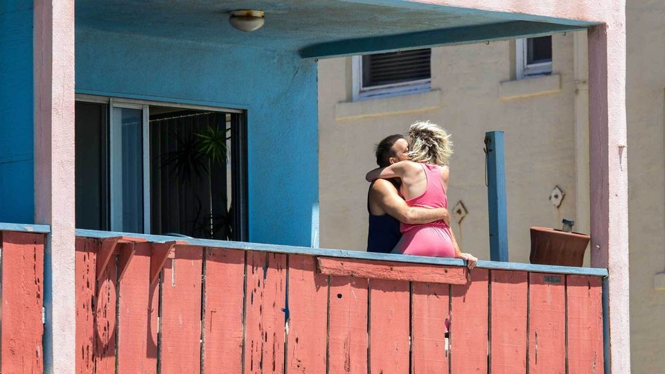 Sex im Garten oder auf dem Balkon: Darf man das eigentlich?