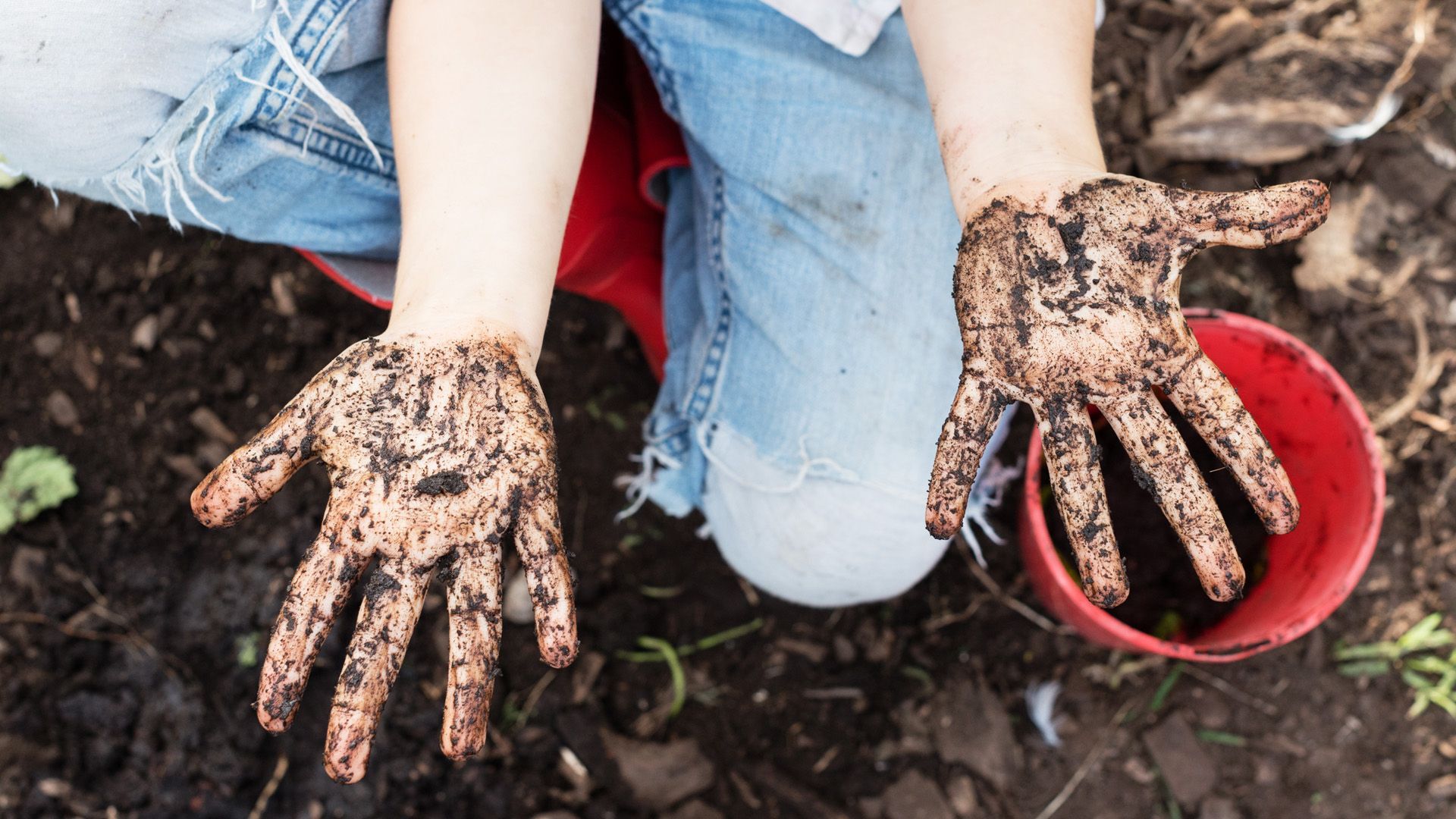 It's so easy to get dirty hands clean after gardening