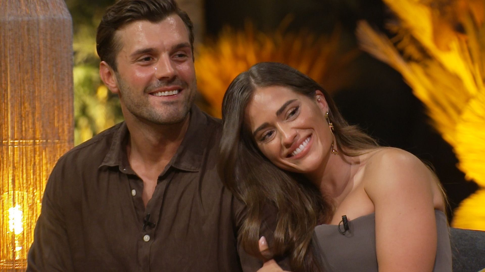 Video: „Ja, wir sind noch ein Paar!“ – Bachelor Tim und Vivi lüften das Liebesgeheimnis