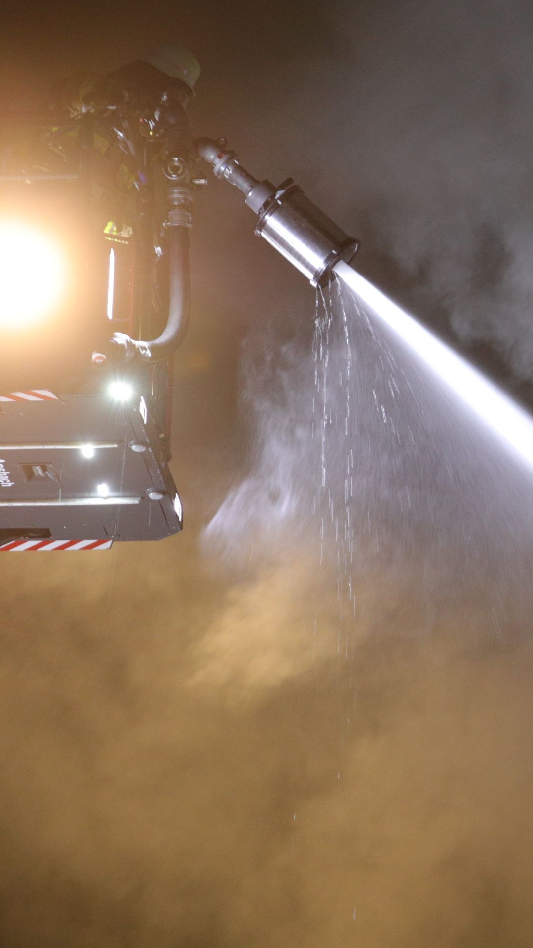 Major Fire in Ansbach Car Workshop – 150 Emergency Responders on Continuous Duty