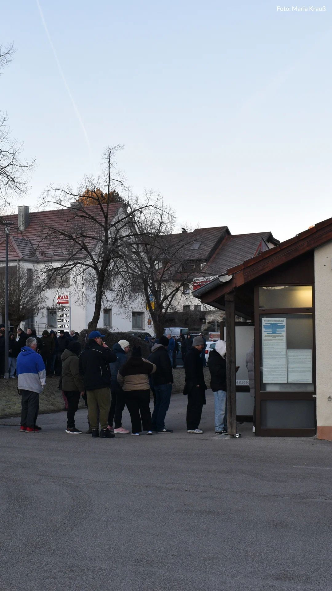 Video: Lange Schlange vor Feuerwerk Koller in Lauterhofen