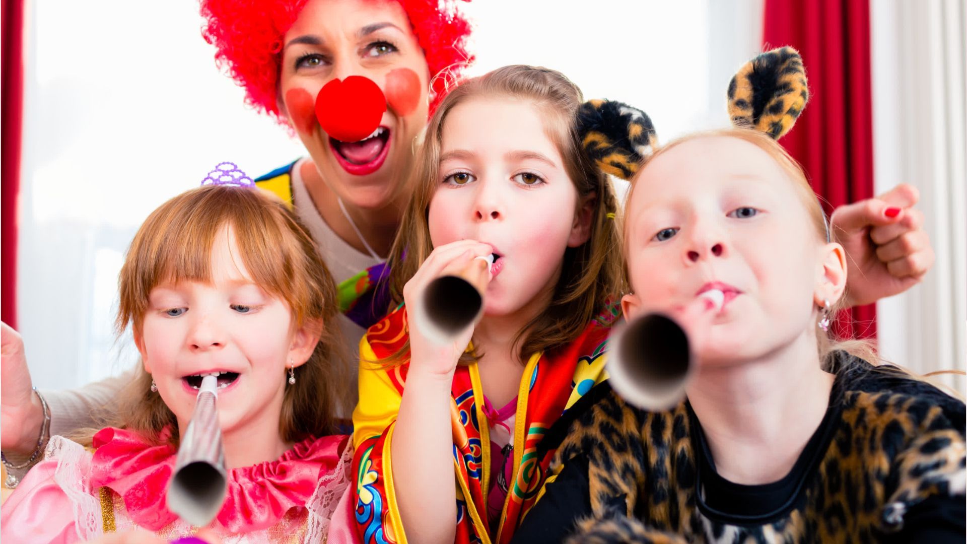 Video: Eltern aufgepasst: Aldi startet Rückruf von Faschingskostüm - Verschluckungsgefahr für Kinder