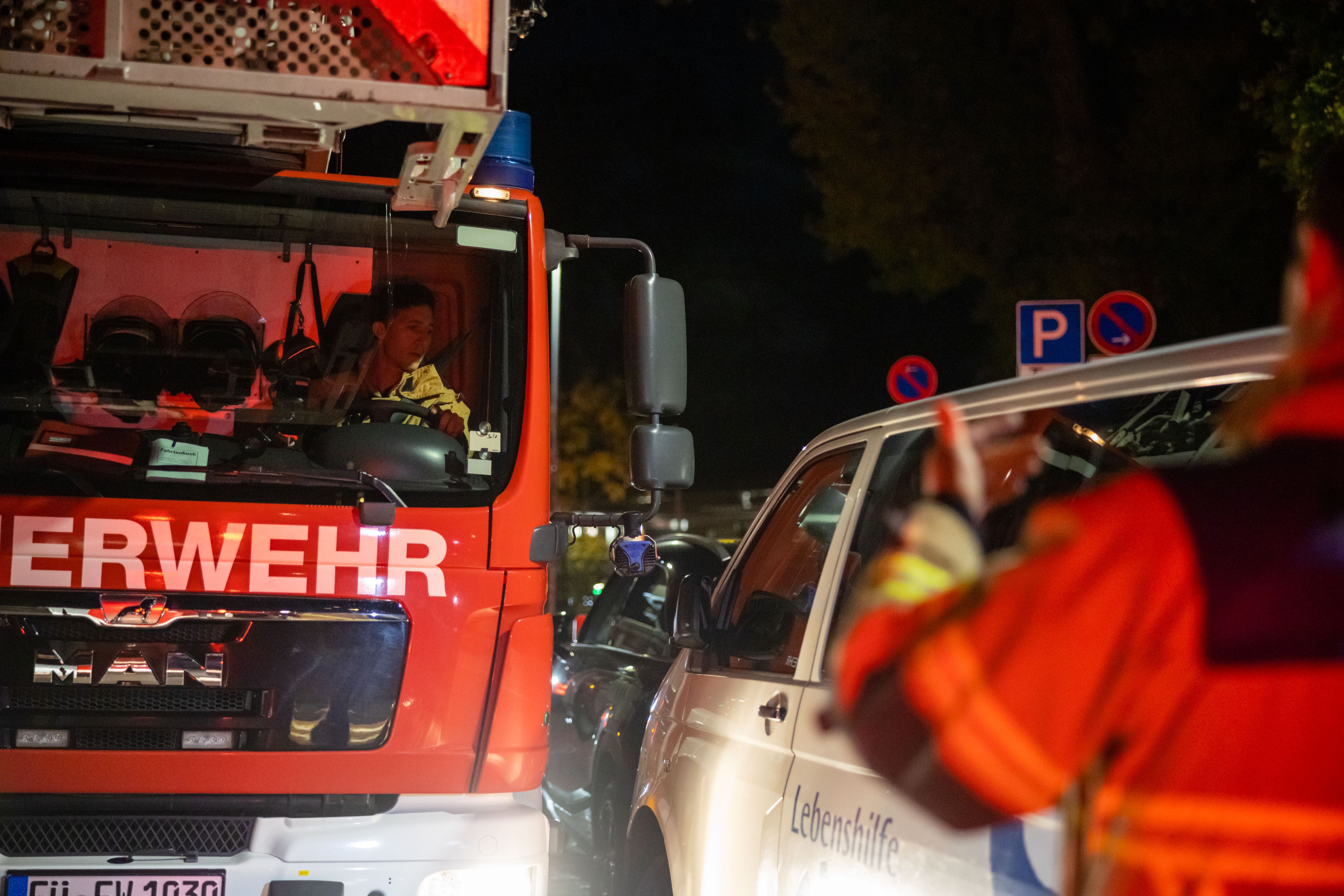 Video: Falschparker und Engstellen: Feuerwehr Fürth deckt bei Testfahrt Probleme auf
