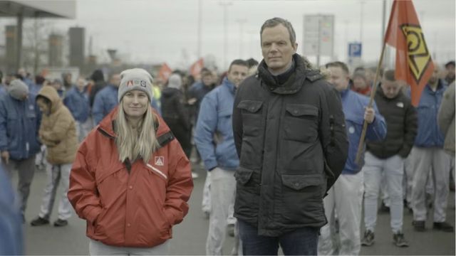 ZDF-Reporter legt am VW-Standort den Finger tief in die Wunde