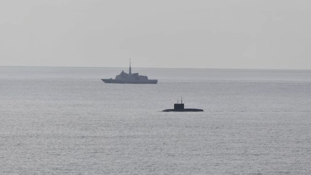 Nato entdeckt Russen-U-Boot vor der Küste Frankreichs und schickt klare Botschaft
