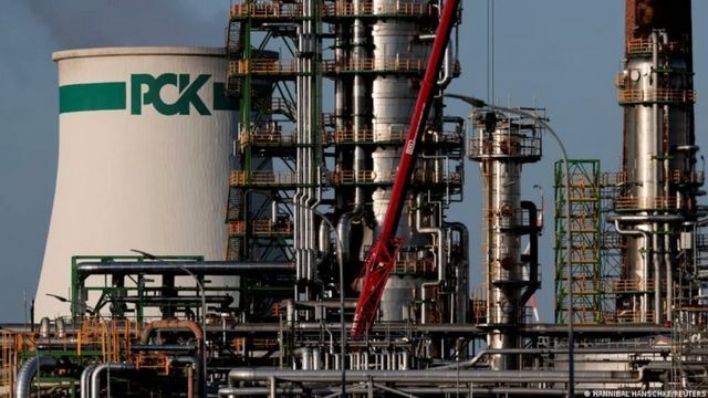 Tankstellen zu, Benzin immer teurer, Russen verzweifeln: „Nichts geht mehr“