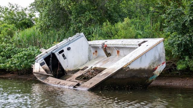 Mehr als 100 verlassene Boote aus Hafen entfernt: „Ziemlich schmutzige Arbeit“