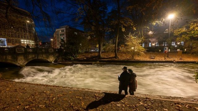 Surfer in Sorge: Eisbachwelle in München ist verschwunden