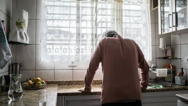 Video: „Habe immer alle Rechnungen bezahlt“: Senior (84) lebt seit einem Jahr ohne Strom