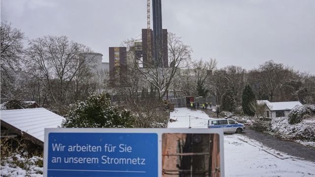 Video: Brandstiftung vermutet! Zehntausende Haushalte in Berlin bleiben ohne Strom