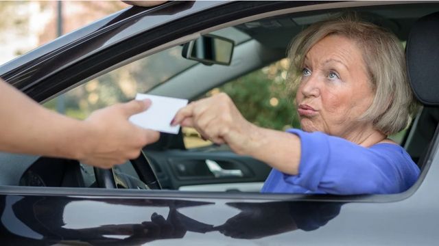 Video: Behörde entzieht 32.944 Führerscheine, während Regierung Verschärfung der Vorschriften vorbereitet