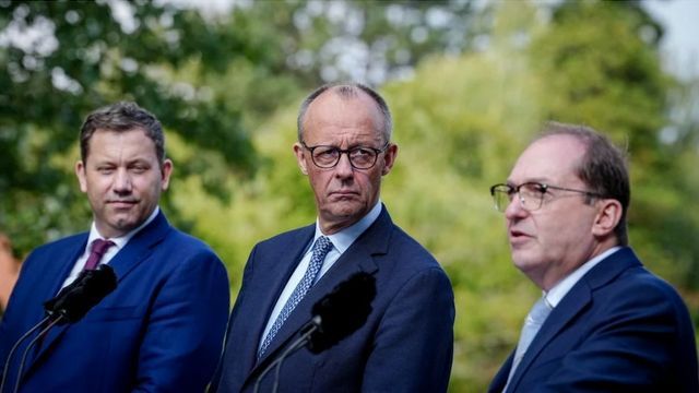 Video: Dobrindt muss bei Beamten-Plan Extra-Runde drehen