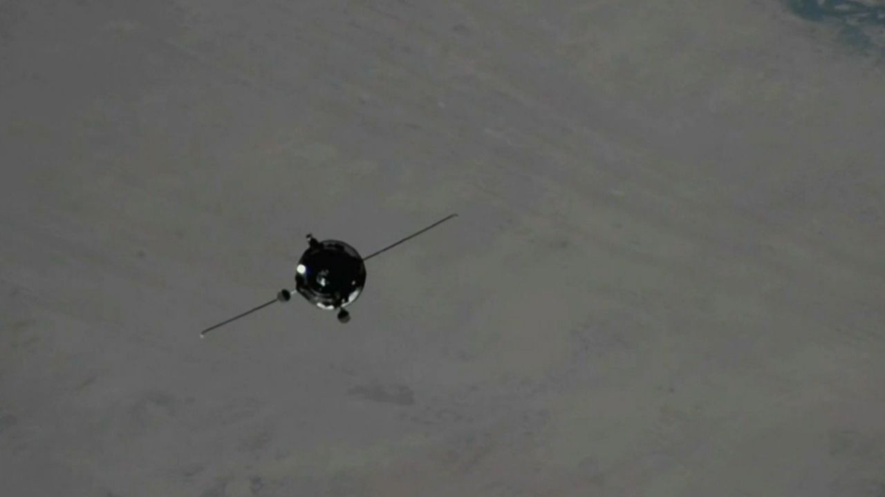 Autopilot fällt im All aus: ISS-Kosmonauten müssen Versorgungskapsel manuell steuern