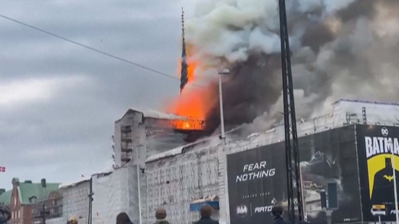 k!News-Schlagzeilen: Kopenhagens Wahrzeichen brennt, Schlägerei im georgischen Parlament