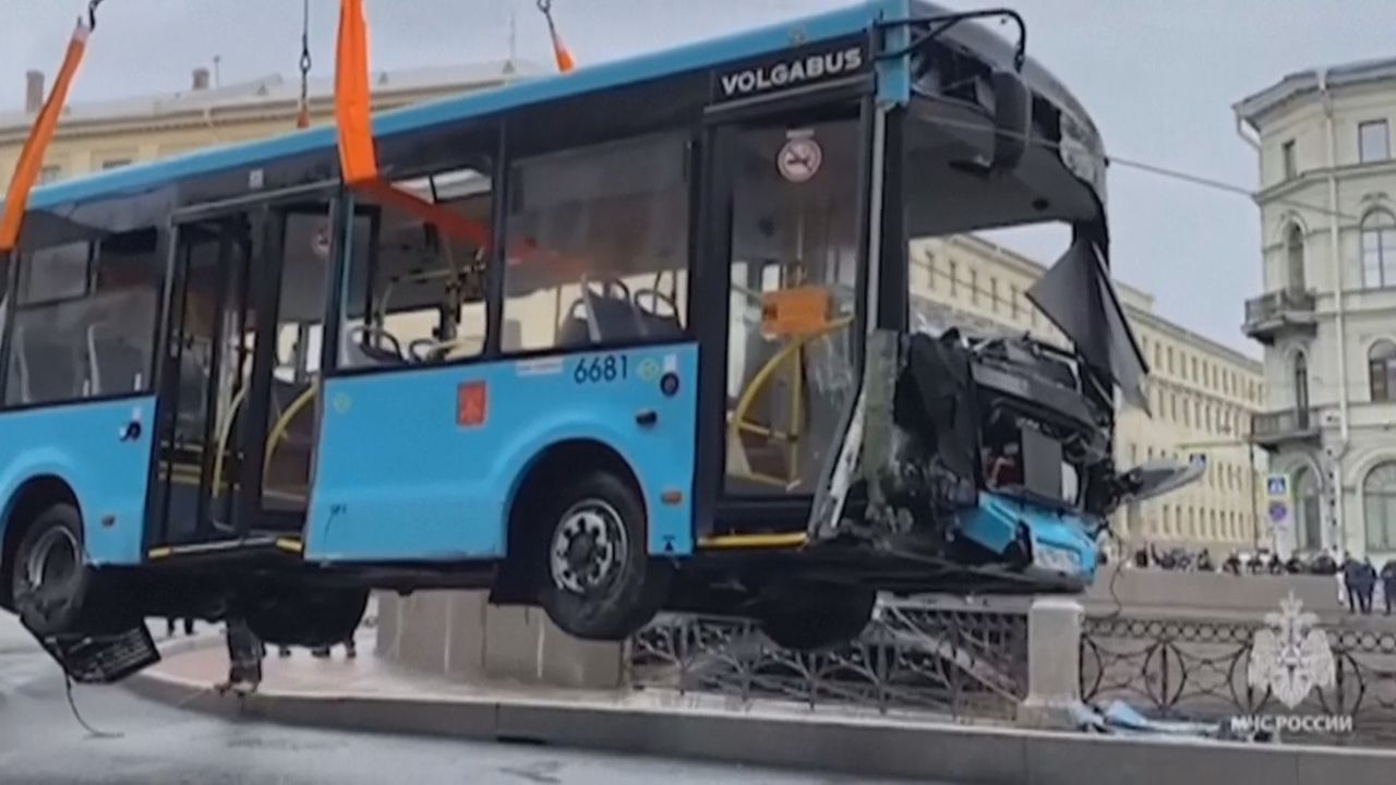 Busunglück in St. Petersburg: Mindestens drei Tote