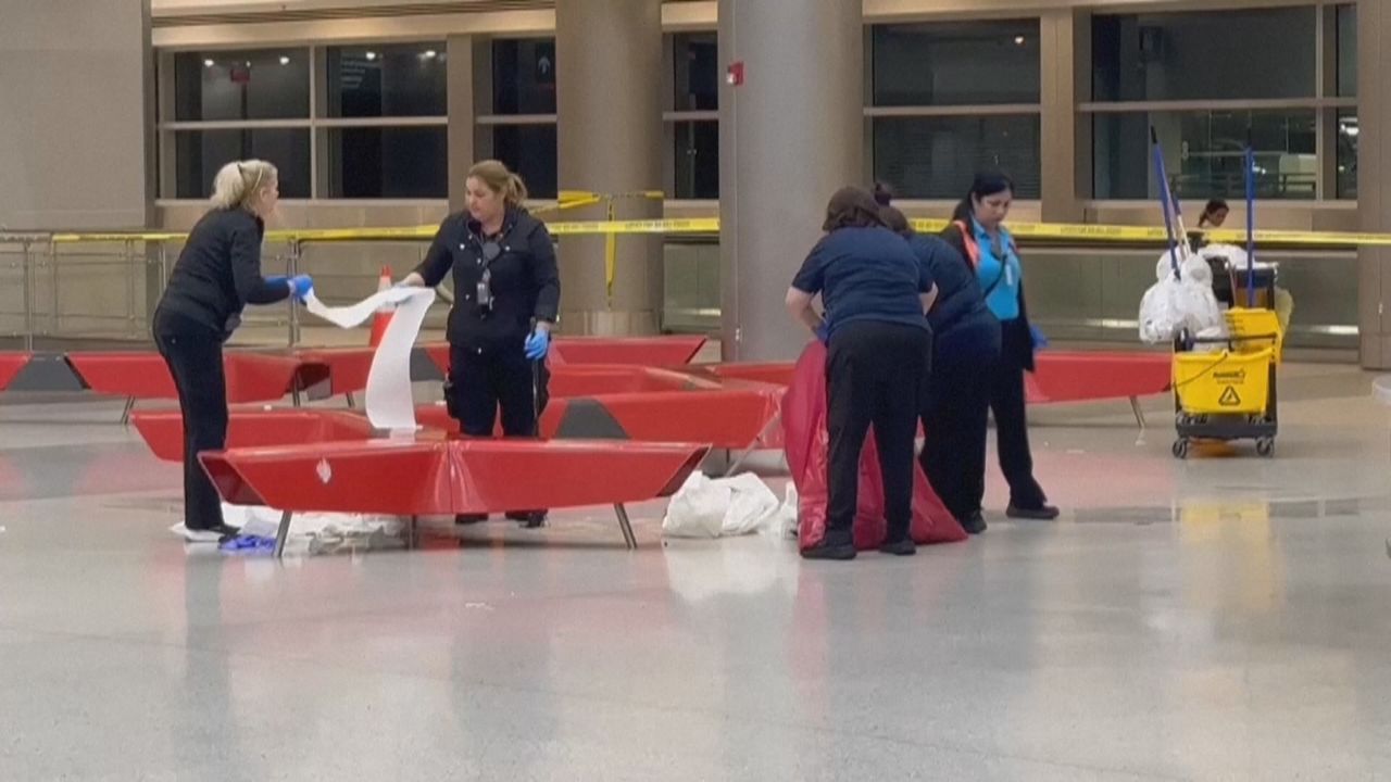 Messerattacke am Flughafen Miami: Frau im Terminal von Mann niedergestochen