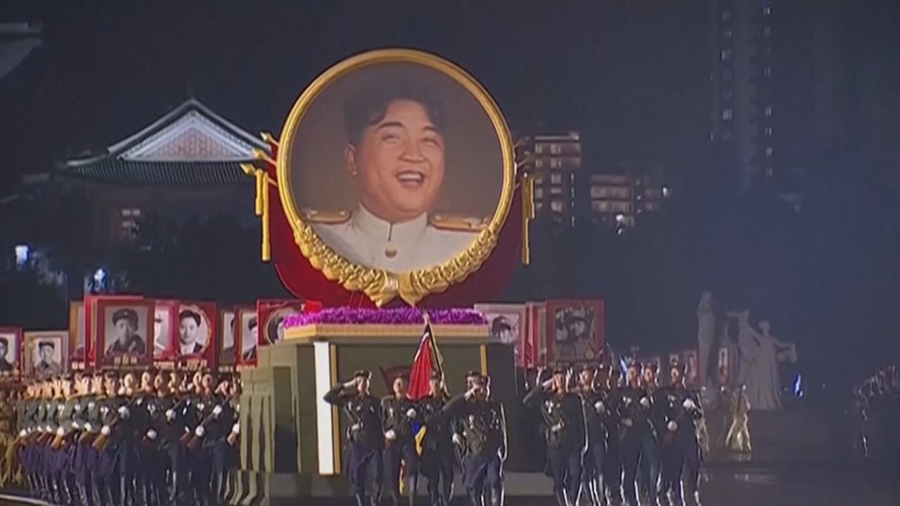 Nordkorea feiert Waffenstillstand: Inszenierte Parade zum 71. Jahrestag im Koreakrieg