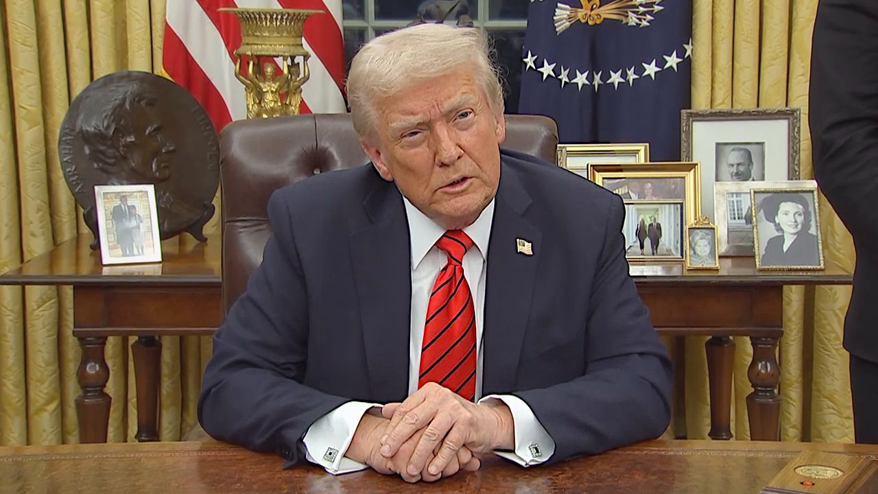 „Die gehen Golf spielen”: Trump wettert gegen Beamte im Homeoffice