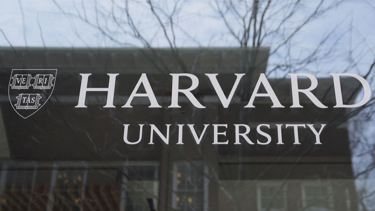 Hunderte deutsche Studenten betroffen: Ausländer dürfen nicht mehr in Harvard studieren