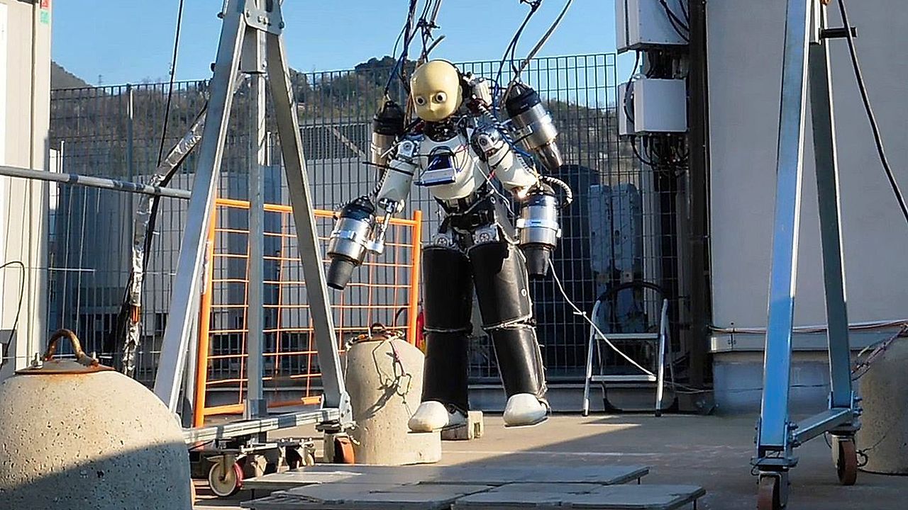 Video: Humanoid hebt ab: Italiener bringen Roboter fliegen bei