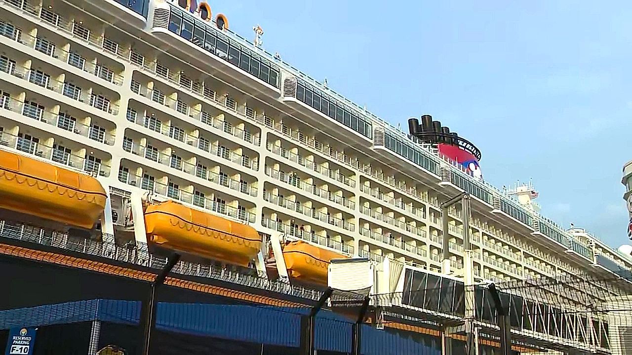 Mädchen fällt von Disney-Kreuzfahrtschiff – Vater springt hinterher und rettet Tochter